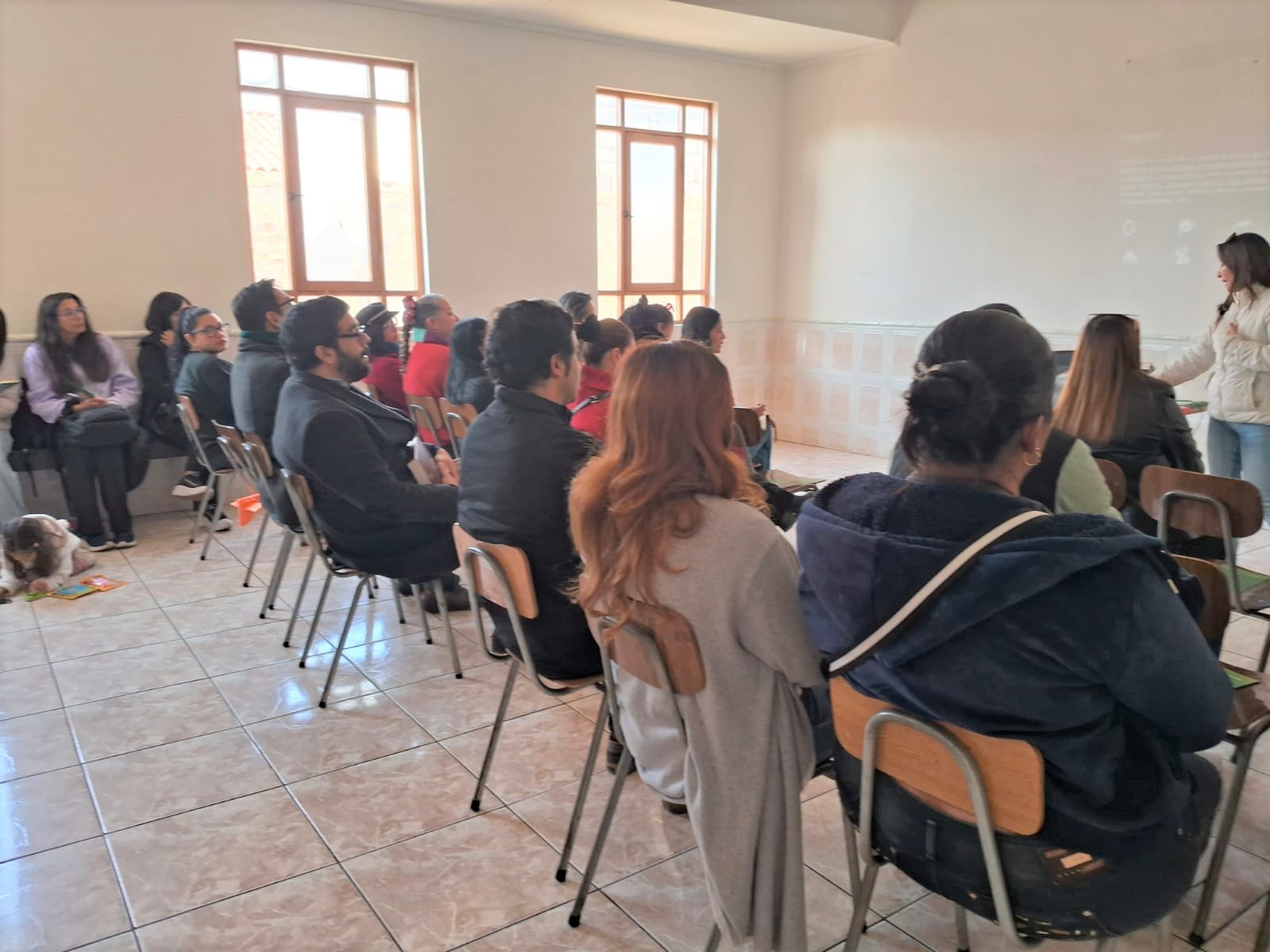 Sensibilizan a padres y apoderados  sobre programa de parentalidad